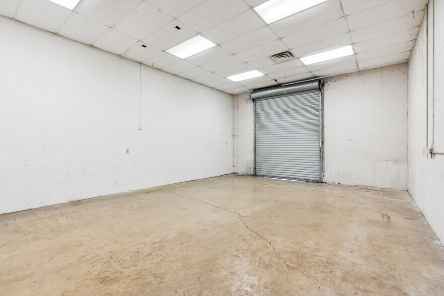 More Photos Of 2800 NE Loop 410, San Antonio Light Distribution For Lease