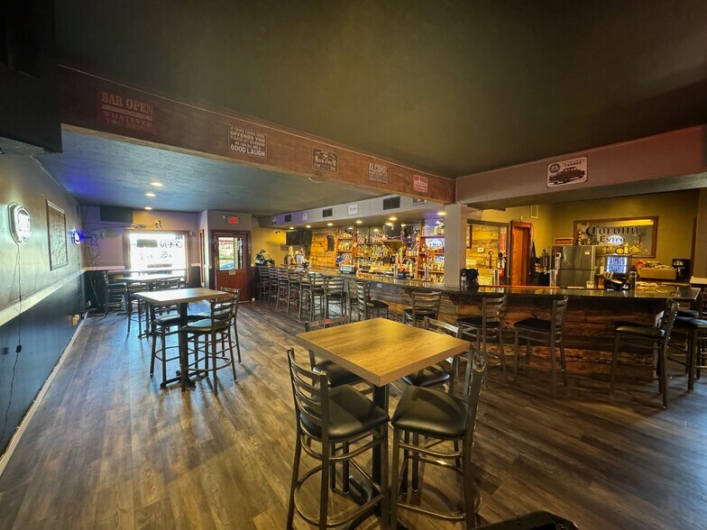 More Photos Of 612 B St, Marysville Bar For Sale