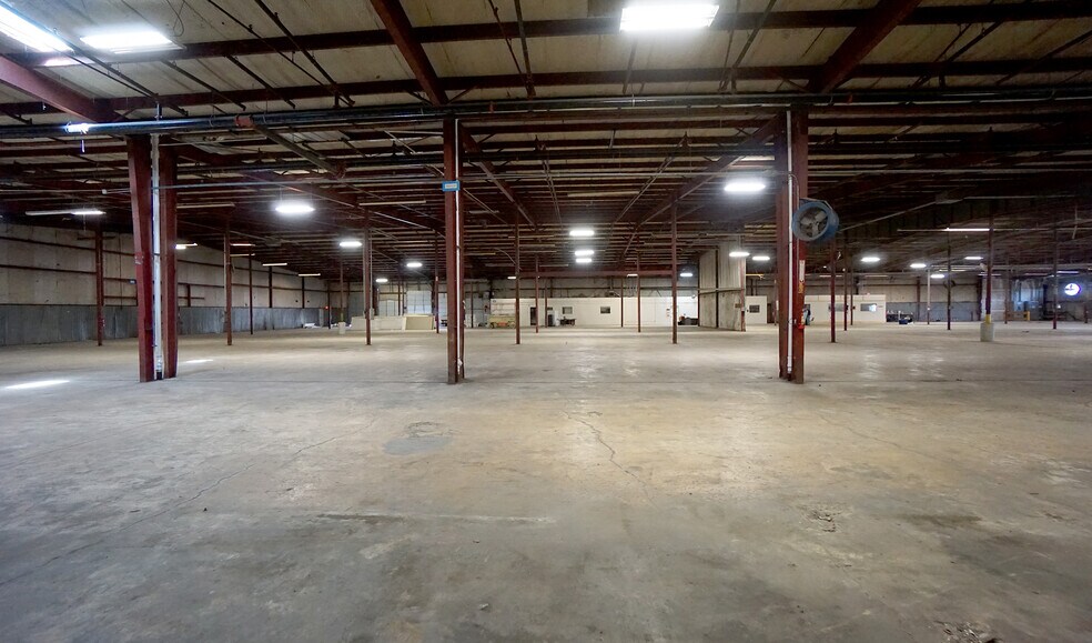 More Photos Of 601 W 2nd St, Taylor Warehouse For Lease