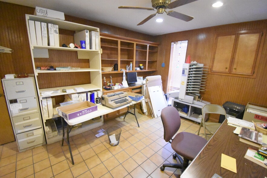 More Photos Of 630 Kentucky St, South Houston Office For Sale