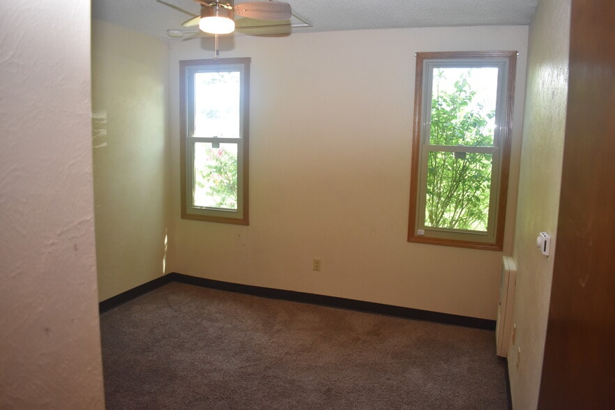 More Photos Of 405 N Davis St, Anamosa Apartments For Sale