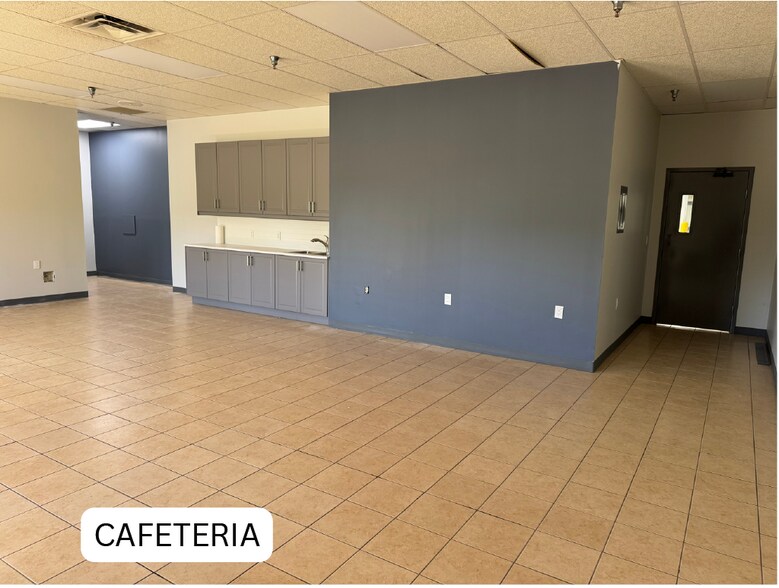 More Photos Of 2500 Freedland Rd, Hermitage Manufacturing For Lease
