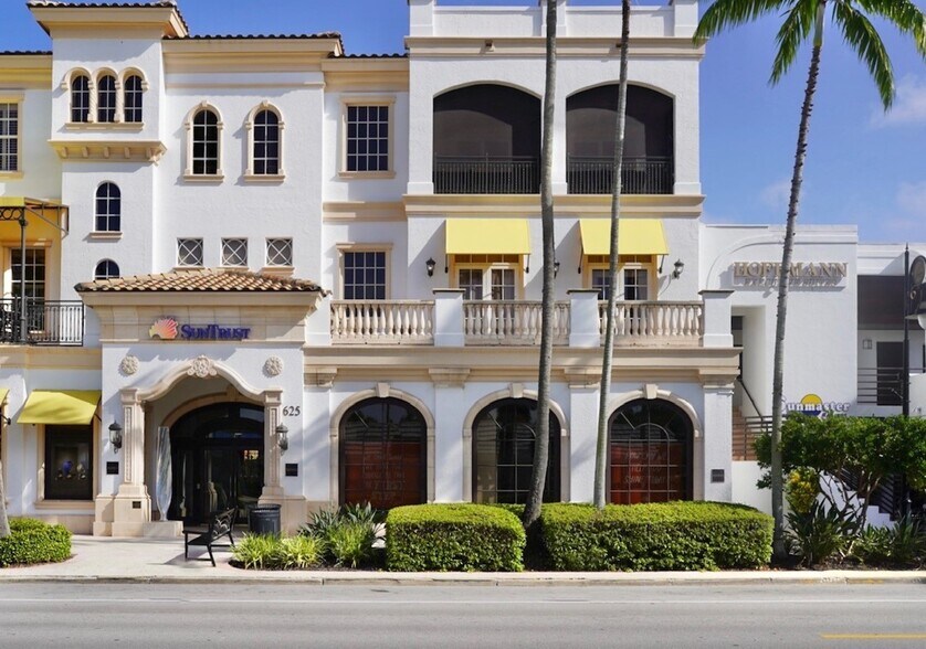 More Photos Of 625 5th Ave S, Naples Office For Lease