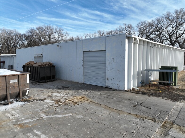 More Photos Of 126 S Griffith St, El Dorado Warehouse For Sale