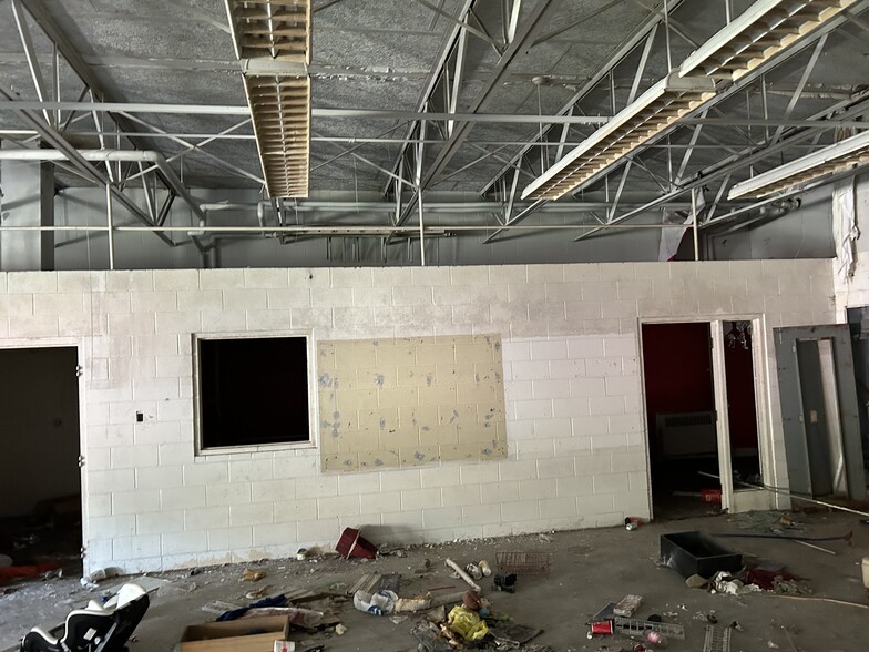 More Photos Of 8902 MacCorkle Ave, Marmet Office For Lease