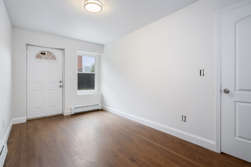 More Photos Of 187 Woodpoint Rd, Brooklyn Apartments For Sale