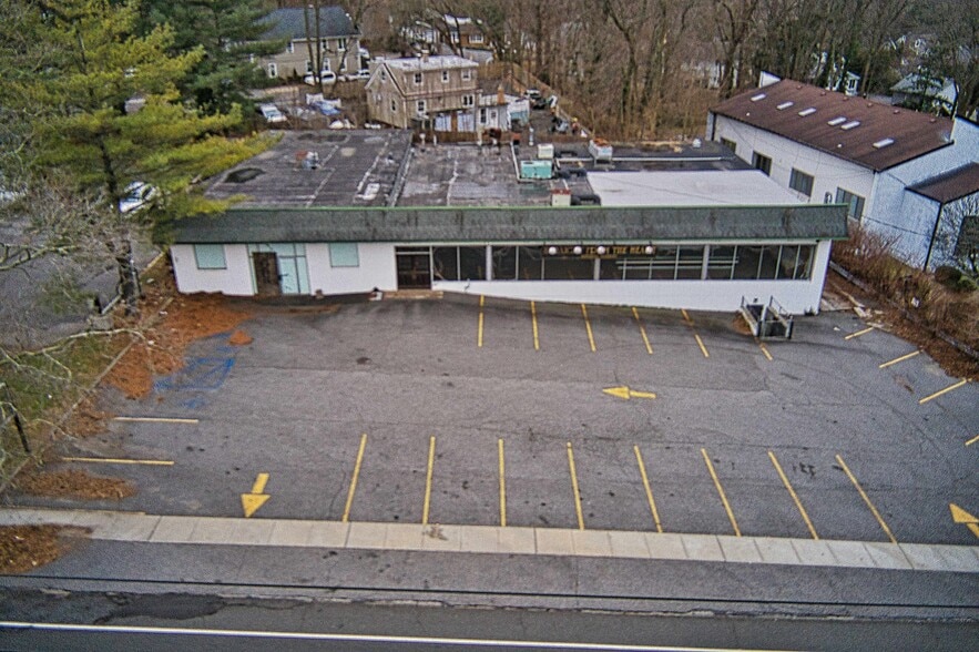 Primary Photo Of 80 E Main St, Huntington Freestanding For Sale
