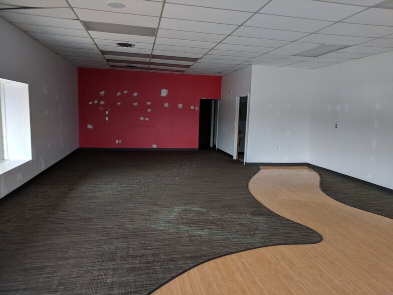 More Photos Of 631-651 E Saginaw Hwy, Grand Ledge Freestanding For Lease