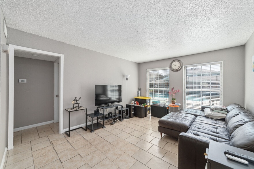 More Photos Of 8330 Carvel Ln, Houston Apartments For Sale