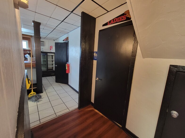 More Photos Of 6618 S Delaware Dr, Bangor Restaurant For Lease