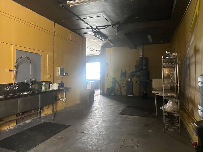 More Photos Of 7108 S Oglesby Ave, Chicago General Retail For Lease