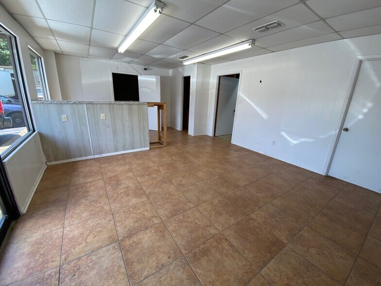 More Photos Of 13306 State Highway 110 S, Tyler Warehouse For Lease