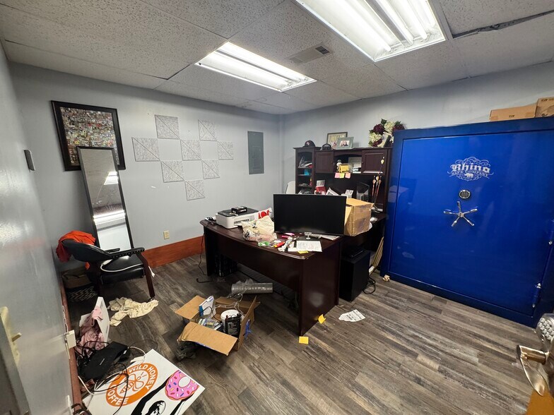 More Photos Of 990 N Daleville Ave, Daleville Warehouse For Sale