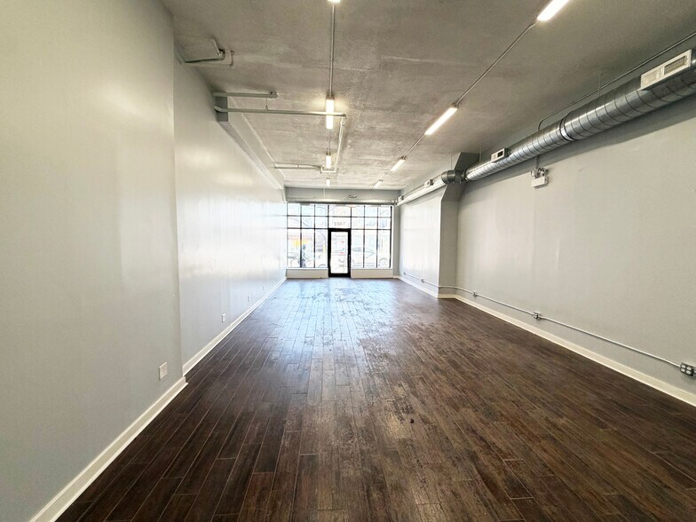 More Photos Of 1400-1402 N Ashland Ave, Chicago Storefront Retail Residential For Lease