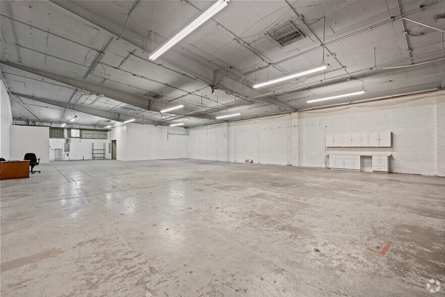 More Photos Of 540 S Crocker St, Los Angeles Industrial For Sale