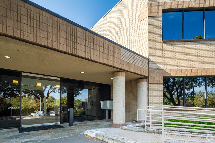More Photos Of 3001 Bee Caves Rd, Austin Office For Lease