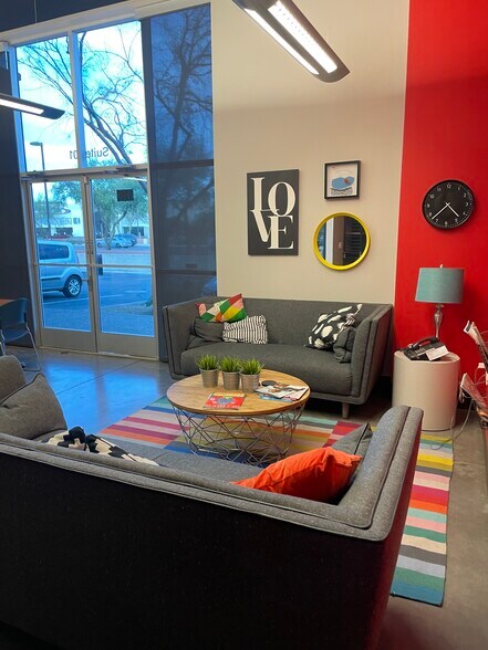 More Photos Of 8100 S Priest Dr, Tempe Showroom For Sale