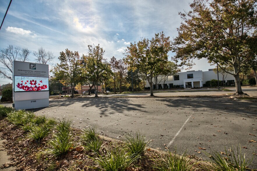 More Photos Of 2160 Capital Cir NE, Tallahassee Medical For Lease