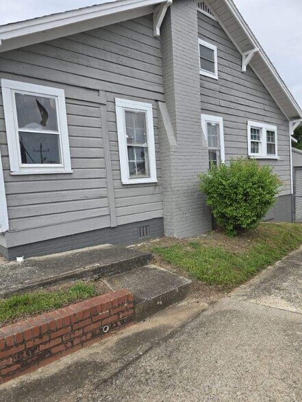 More Photos Of 602 E Buford St, Gaffney Storefront For Sale