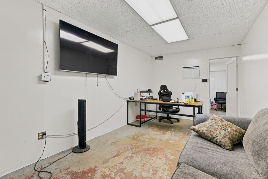 More Photos Of 1458-1472 Ironton St, Aurora Industrial For Sale