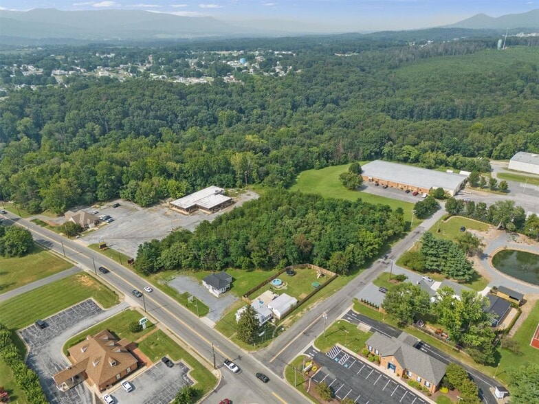 More Photos Of 420 Third Street, Shenandoah Flex For Sale