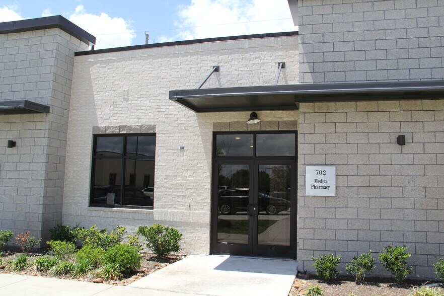 More Photos Of 12930 Dairy Ashford Rd, Sugar Land Medical For Lease
