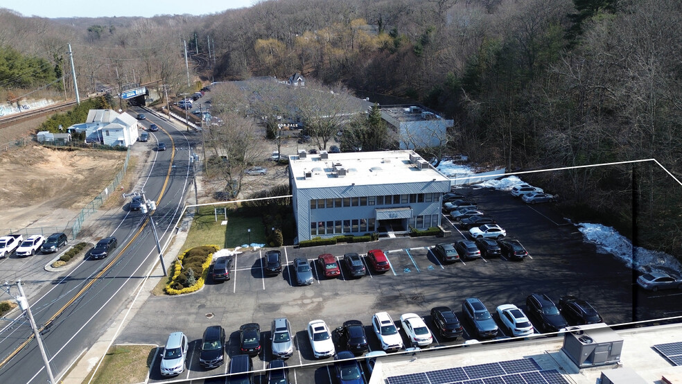 Primary Photo Of 136 Woodbury Rd, Woodbury Medical For Sale