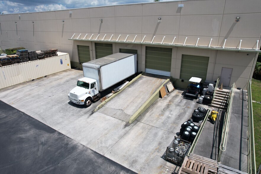 More Photos Of 7999 NW 81st Pl, Medley Warehouse For Lease