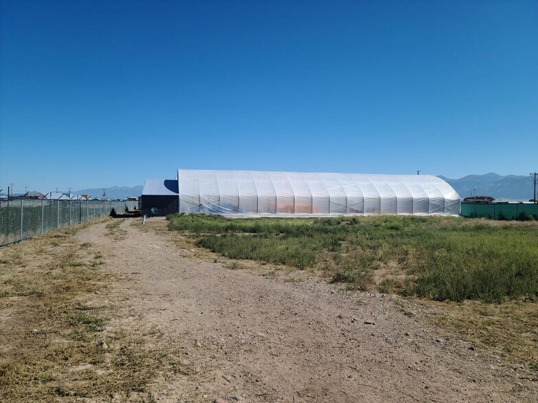 More Photos Of 713 Mayor Patricia Reigal Blvd, Moffat Industrial For Sale