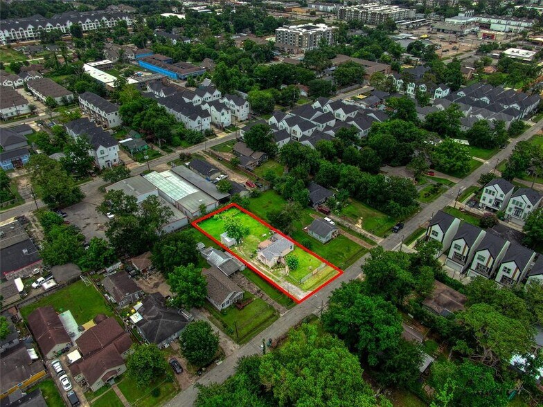 More Photos Of 906 Woodcrest Dr, Houston Land For Sale