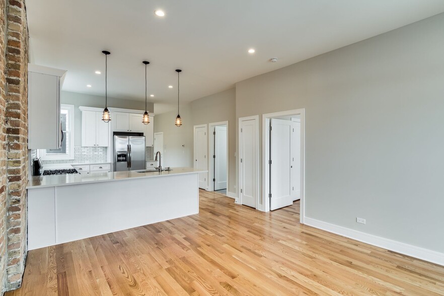 More Photos Of 965 W 18th St, Chicago Apartments For Sale