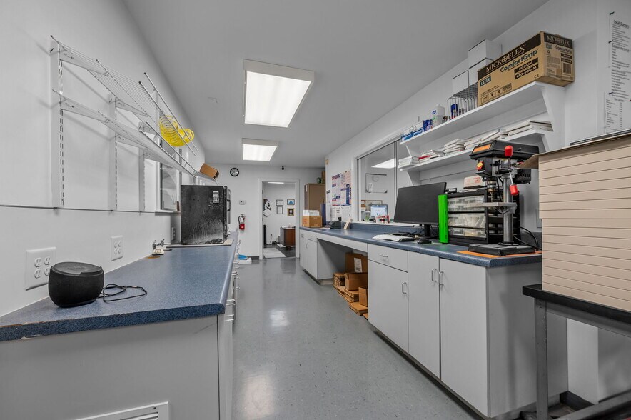 More Photos Of 125 Oakmont Dr, Greenville Office For Sale