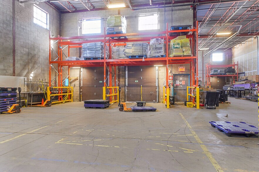 More Photos Of 4580-4610 Hickmore, Montréal Industrial For Lease