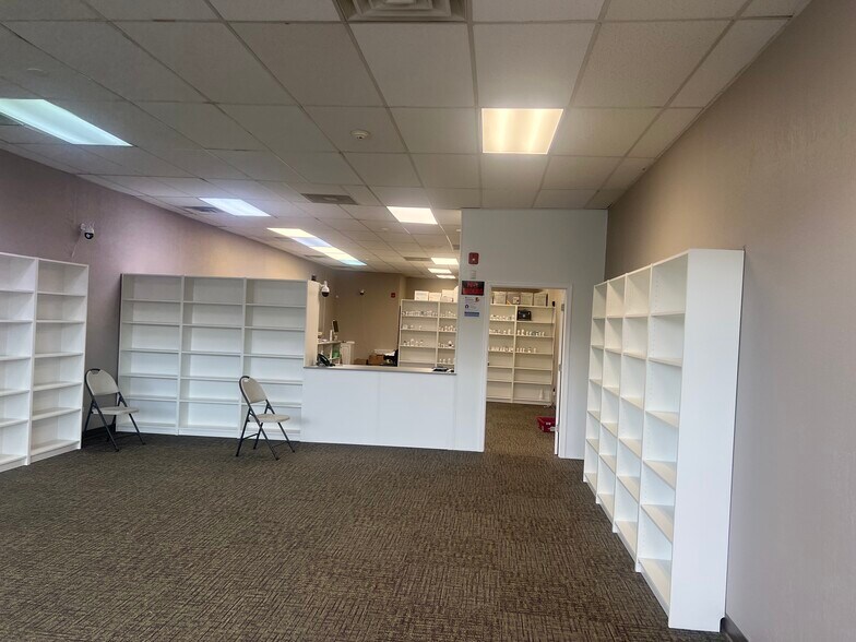 More Photos Of 600-700 W Street Rd, Southampton Storefront For Lease