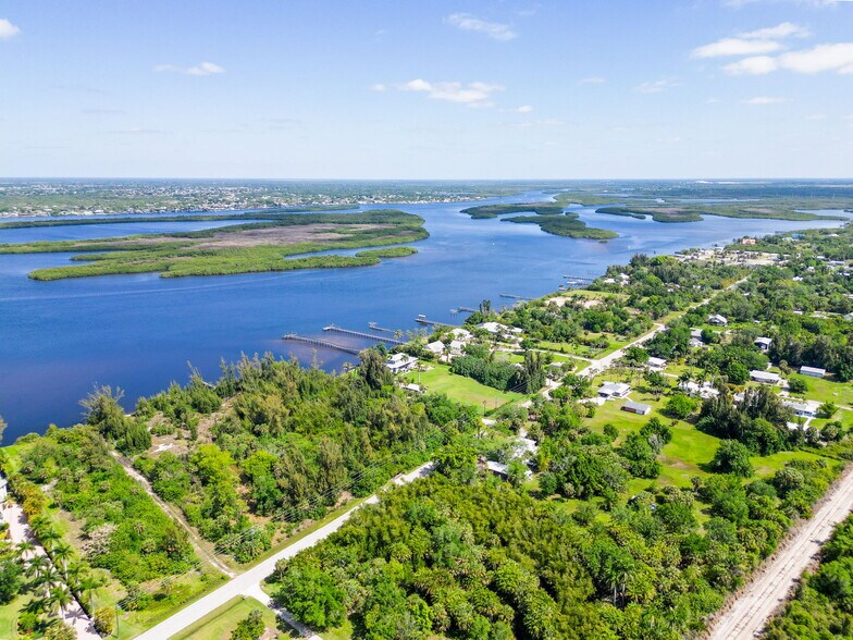 More Photos Of 5524 Independence Ct, Punta Gorda Warehouse For Sale