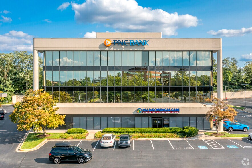 More Photos Of 702 Russell Ave, Gaithersburg Medical For Lease