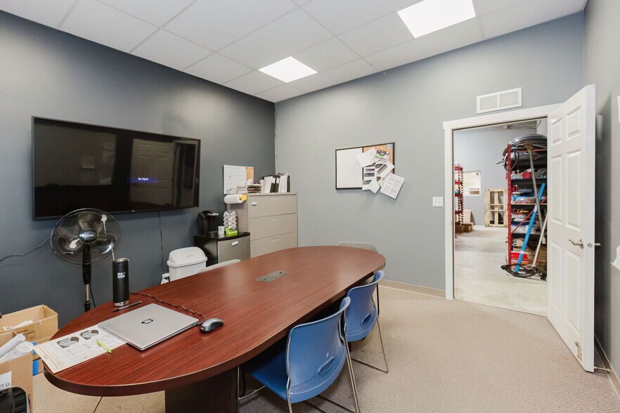 More Photos Of 1415 Lumsden Rd, Port Orchard Warehouse For Sale