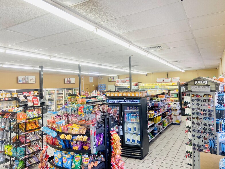 More Photos Of 1606 Shepard Ln, Intercession City Convenience Store For Sale
