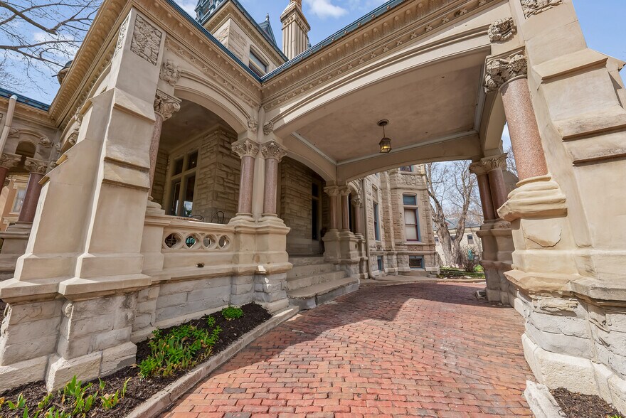 More Photos Of 809 Hall St, Saint Joseph Hospitality For Sale