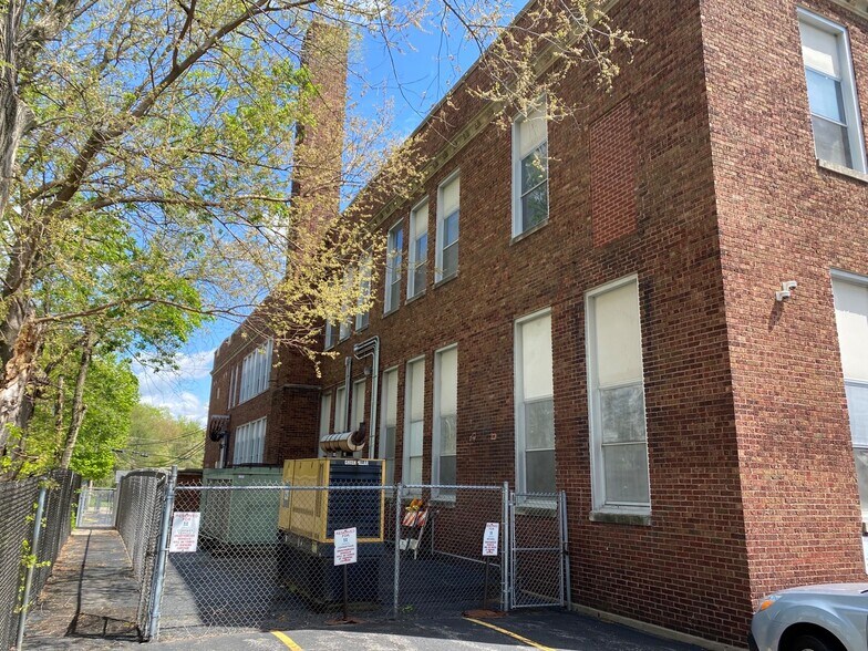 More Photos Of 1358 4th Ave, Rockford Office Residential For Sale