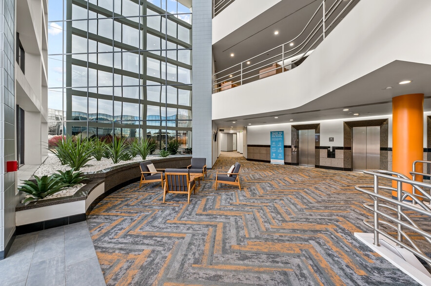 More Photos Of 7600 E Orchard Rd, Greenwood Village Office For Lease