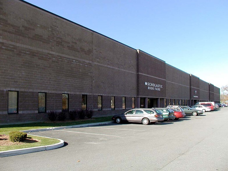 More Photos Of 360 Cedar Hill St, Marlborough Warehouse For Lease