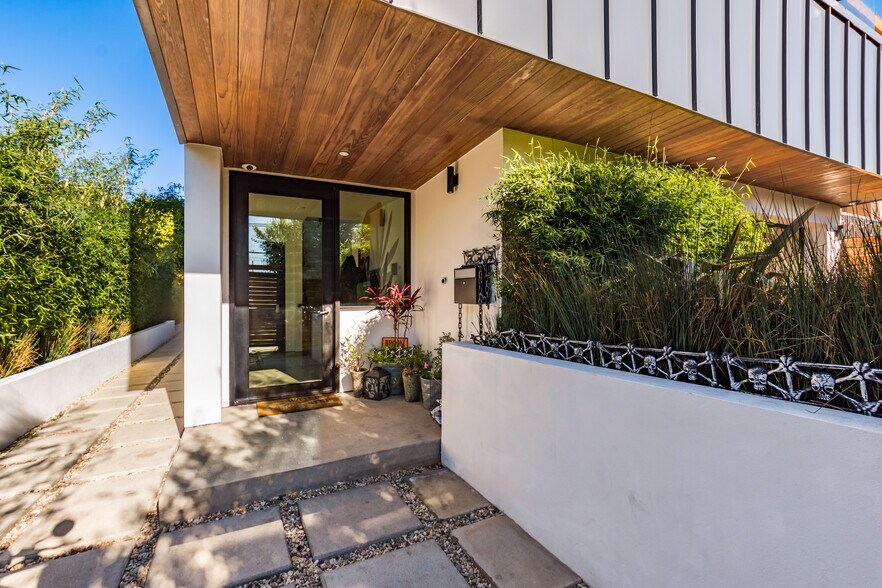More Photos Of 2478 Penmar Ave, Venice Dormitory For Sale