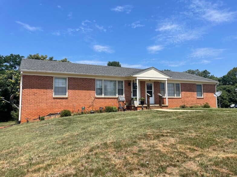 More Photos Of 193 Cedar Cove Ln, Spout Spring Apartments For Sale