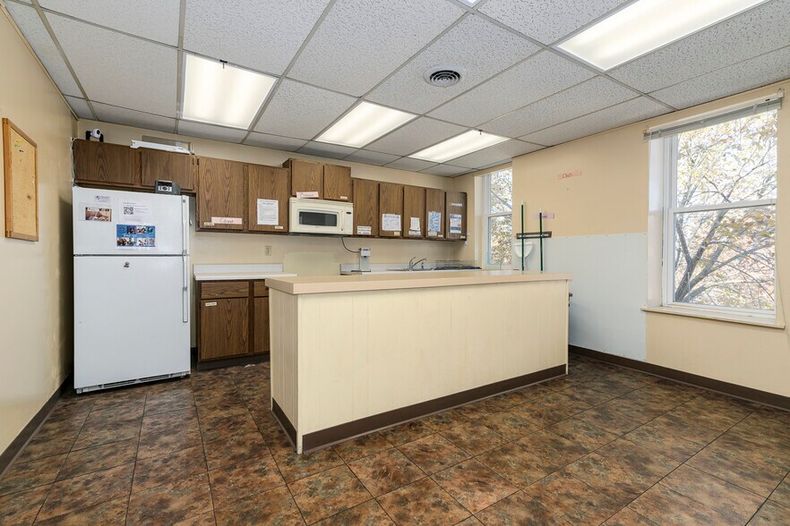 More Photos Of 4019 S Grand Blvd, Saint Louis Flex For Sale