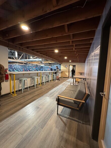 More Photos Of 3621-3625 Interlake Ave N, Seattle Warehouse For Sale