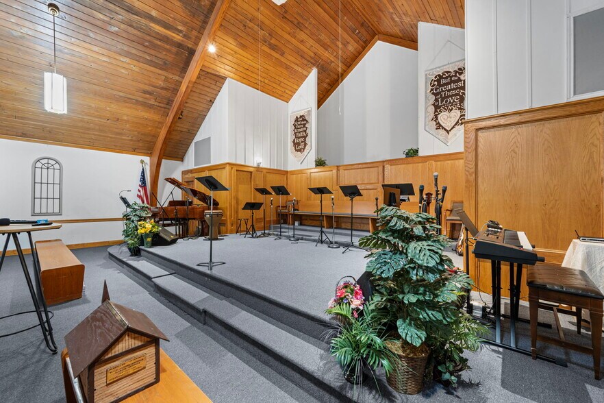 More Photos Of 2409 Main St, Baytown Religious Facility For Sale