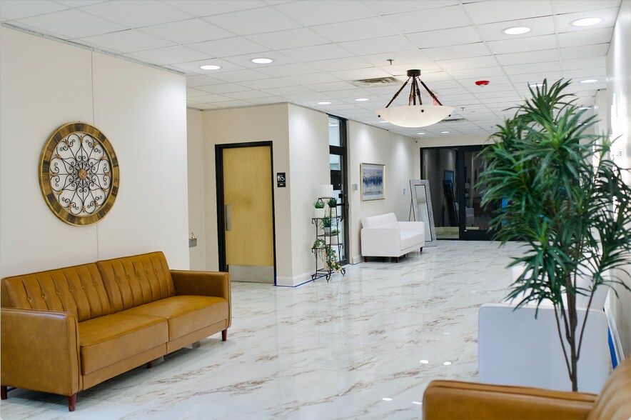 More Photos Of 1350 Lake St, Roselle Office For Lease