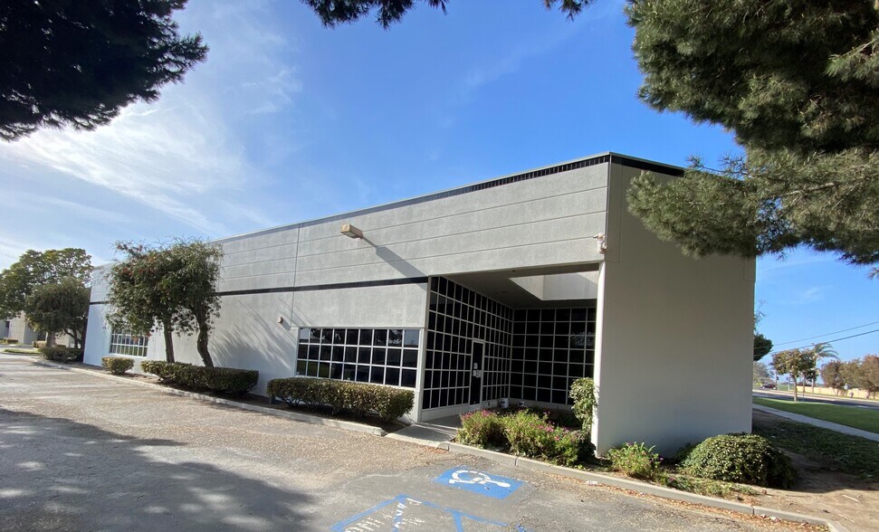 More Photos Of 1741 Fiske Pl, Oxnard Warehouse For Sale