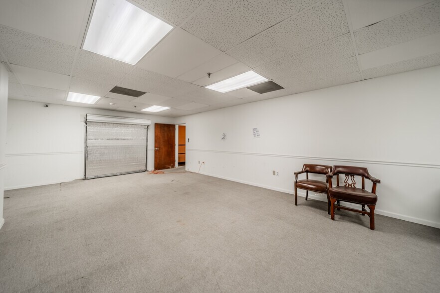 More Photos Of 129 Dupree St, Charlotte Distribution For Lease